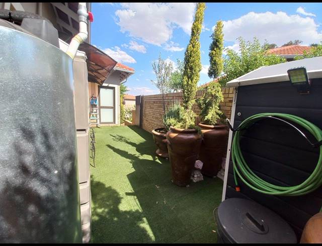 2 BEDROOM RETIREMENT UNIT FOR SALE IN JORDAAN PARK